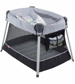 Fisher Price Fisher-Price Ultra-Lite Day & Night Play Yard - Chevron Fusion