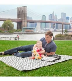 Skip Hop Central Park Outdoor Blanket - Triangles -Stroller Promotion Store skip hop central park outdoor blanket triangles 223